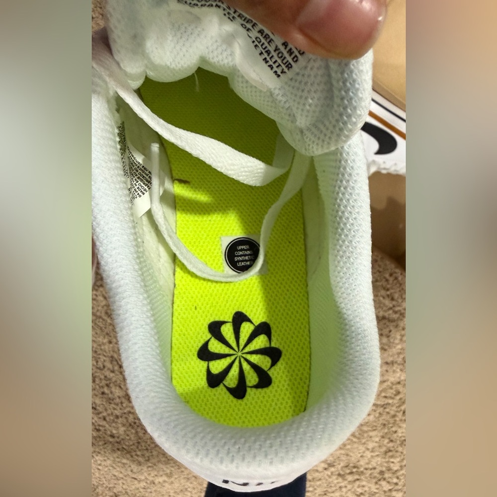 Nike Women’s White and Black Sneakers - Picture 5 of 5